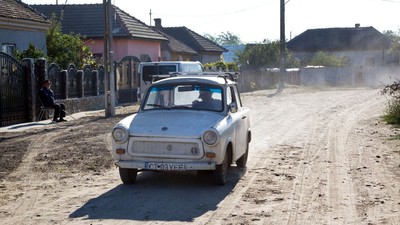 trabant-masina-veche-sat-rural