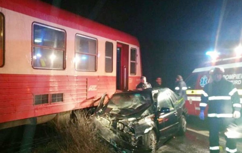 Accident grav în Timiş! Maşină spulberată de tren!