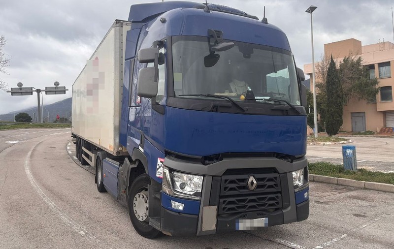 Un șofer de TIR a încălcat de 59 ori Codul Rutier și a rămas fără camion, pe o autostradă din Spania