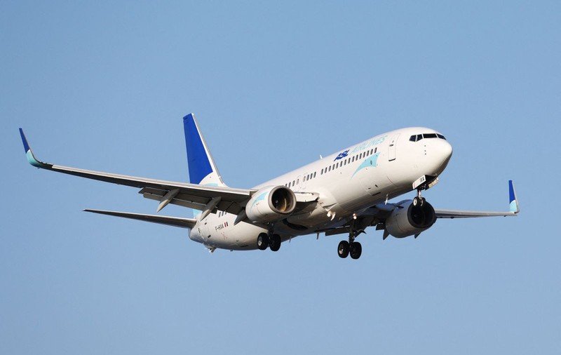 Un Boeing 737 a aterizat de urgență, după ce o explozie a zguduit avionul. „Încă îmi tremură picioarele”