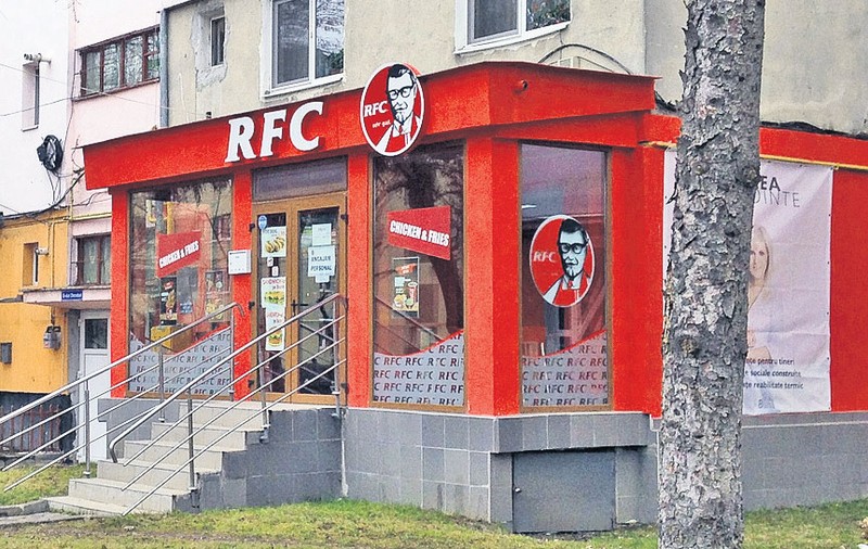 Afaceristul bistrițean care a «clonat» KFC este chemat acum în instanță de către gigantul american