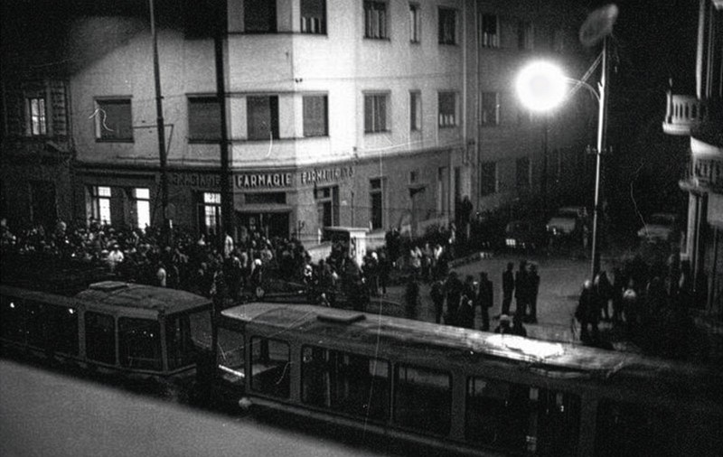 16 decembrie 1989. Cum a început de facto revoluția de la Timișoara, care a dus la căderea regimului comunist. „S-a urcat în copac și a strigat «Libertate!»”