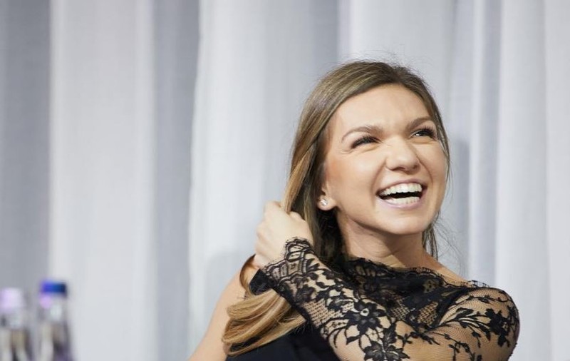 FOTO| Simona Halep a făcut senzație la aniversarea clubului lui Țiriac. A purtat o rochie superbă