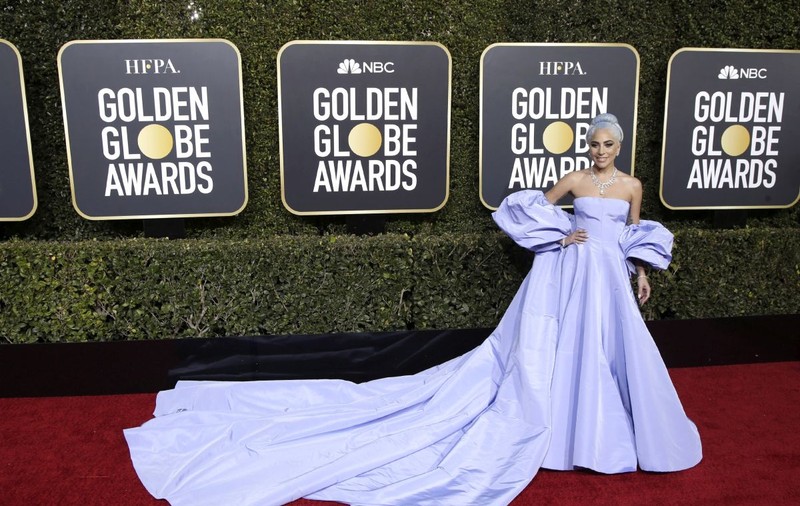 FOTO | Lady Gaga, omagiu incredibil la Globurile de Aur 2019! De ce a ales să poarte superba rochie mov
