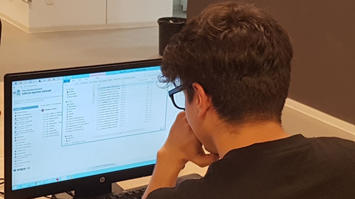 Peste 13.500 de tineri pot beneficia de ajutorul de 200 de euro pentru achiziția unui calculator
