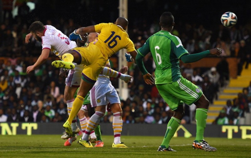 Și-a aruncat singur mingea în poartă. A fost sau n-a fost blat?