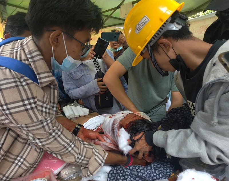Cel puțin patru morți în timpul protestelor din Myanmar, după ce poliția militară a deschis focul asupra manifestanților pro-democrație