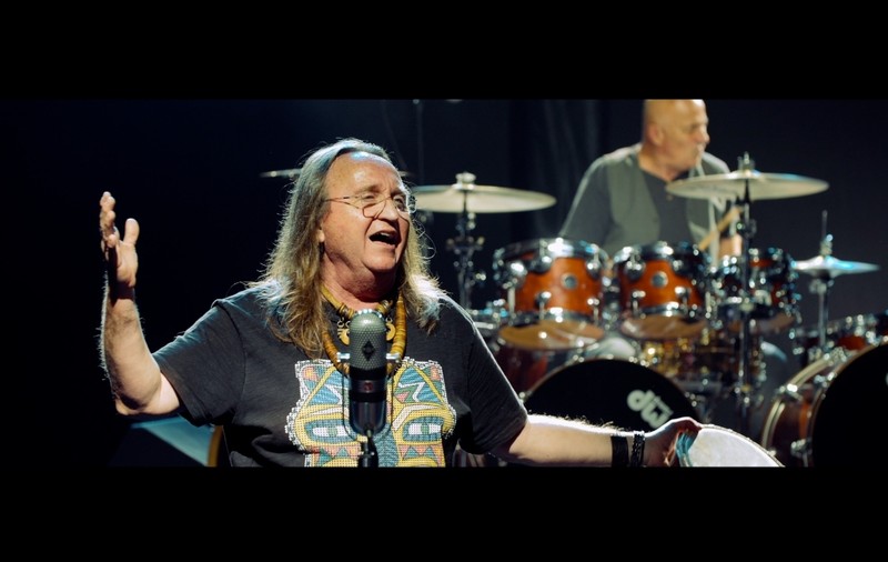 Artistul legendar, Mike Godoroja, lansează „ ANA FRUMOASĂ FATĂ”, un video art-rock înregistrat într-un studio 100% analog 