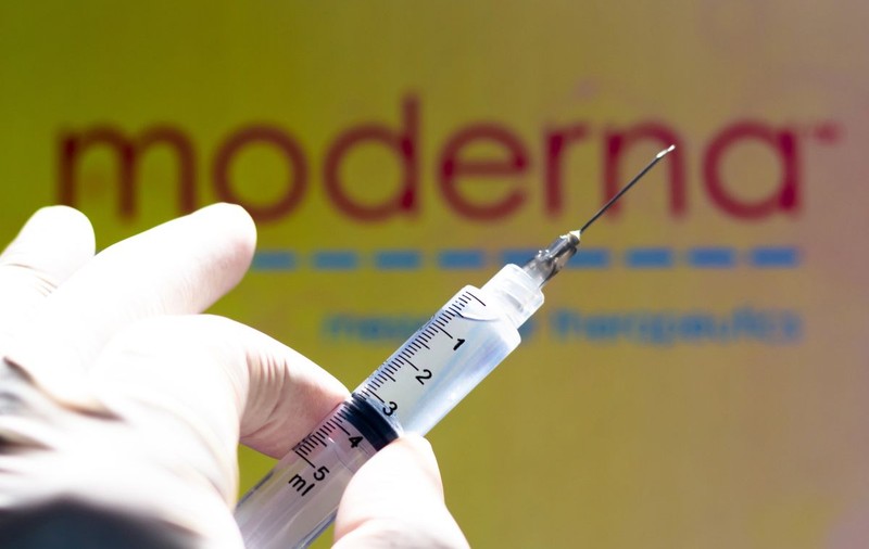 SUA au autorizat vaccinul Moderna împotriva COVID. Șeful FDA: „Un pas crucial în lupta împotriva pandemiei”