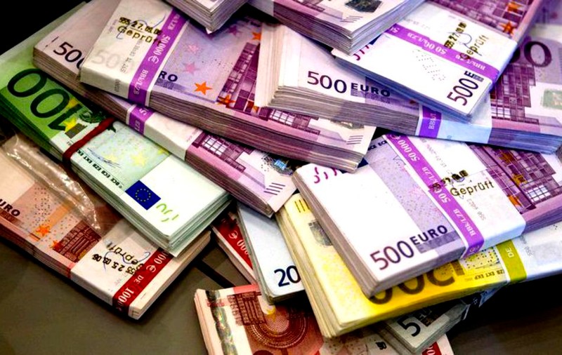 ANALIZĂ | Cum văd economiștii împrumutul de 3 miliarde de euro al României. ”Ne jucăm cu focul”