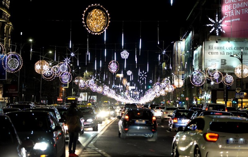 Cât costă luminițele de Crăciun din București. Vor fi 10 milioane de LED-uri desfășurate pe aproape 1.000 de kilometri