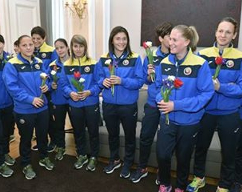 România a arătat lumii tricoul cu care se va prezenta în Franța / GALERIE FOTO