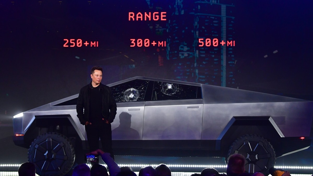 Tesla a lansat camioneta Cybertruck