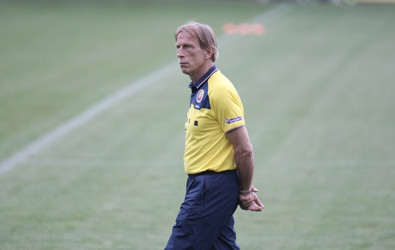 Afirmație măgulitoare, dar neadevărată a lui Christoph Daum: “Ofensiva permanentă, cu și fără minge, era o virtute românească”