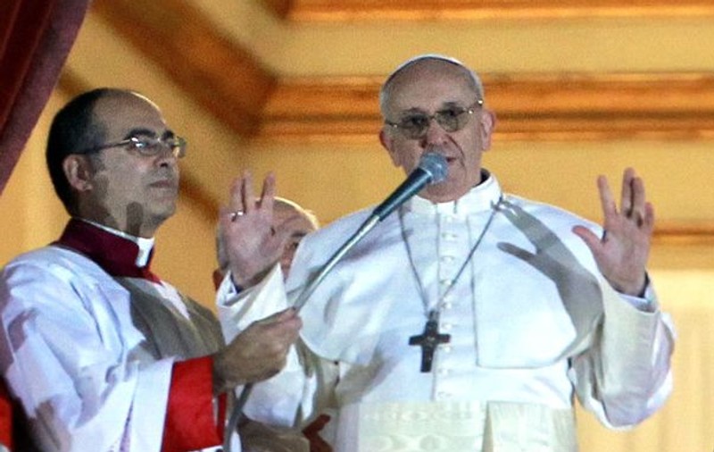 'SCHELEŢII din dulapul' noului Papă Francisc I! Ce legătură are cu răpirea a doi călugări iezuiţi