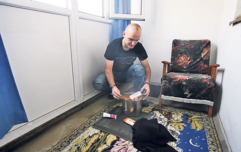 Cristi Marin şi-a «purificat» casa | I-a ars toate lucrurile Moculeascăi