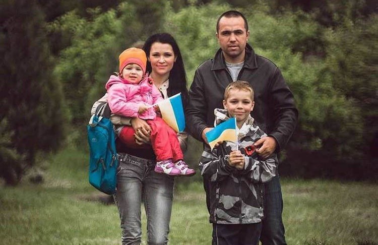 Serhi, Oksana și cei doi copii ai lor. Foto: Censor.net