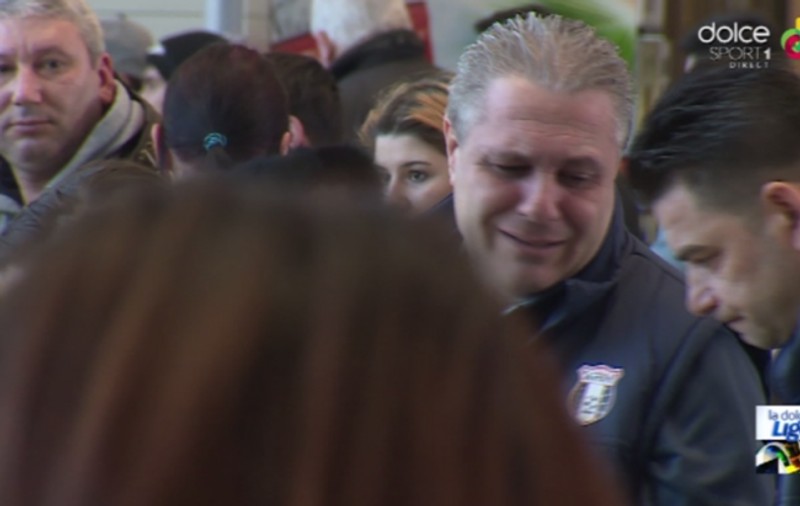 Marius Șumudică este în doliu. A izbucnit în plâns pe aeroport!