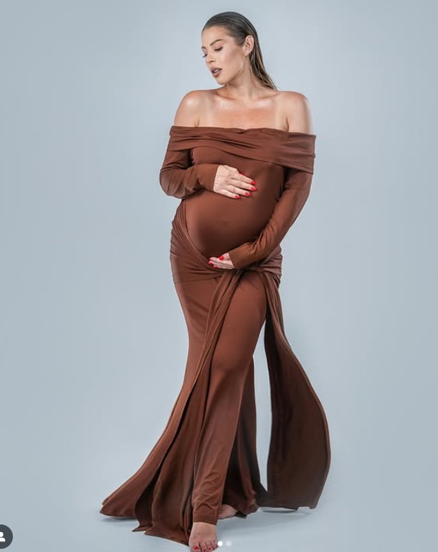 Roxana Nemeș se pregătește să nască gemenii. Imagini cu vedeta în ultima lună de sarcină. „Iubiții mei mă vor face în curând mămică”
