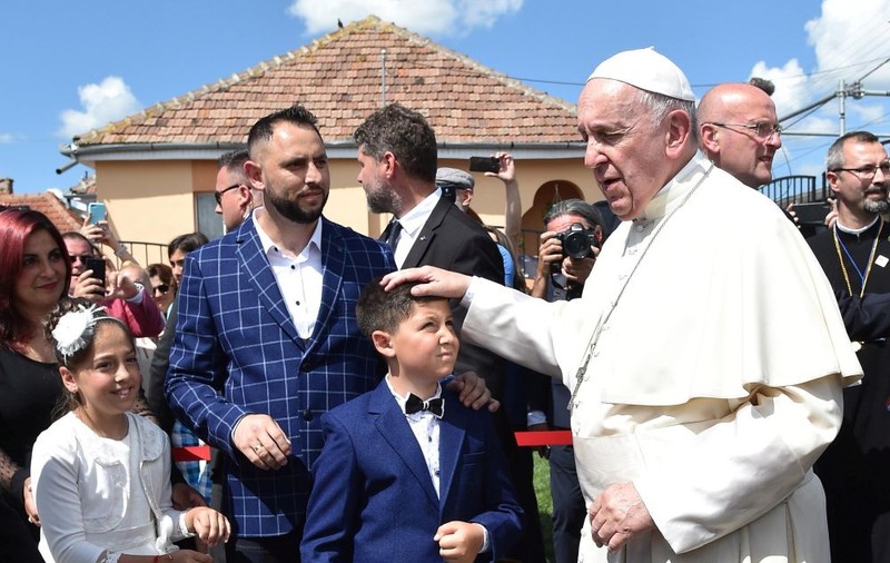 VIDEO | Papa Francisc, mesaj plin de însemnătate pentru romii din Blaj, plecând de la parabola lui Cain și Abel: „Aș dori să-mi cer iertare pentru momentele în care v-am maltratat”