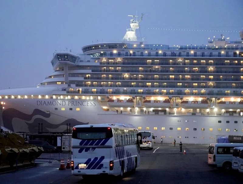 Sute de pasageri de pe nava de croazieră Diamond Princess au fost infectați cu coronavirus FOTO: EPA