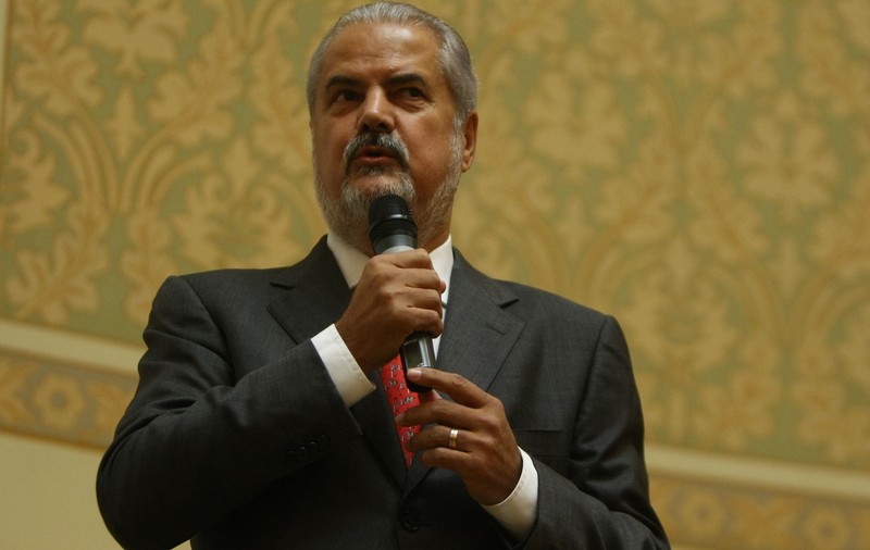 Adrian Năstase: ”Iohannis reprezintă Revoluția, iar jandarmii permit ca Voican-Voiculescu să fie atacat; asta pare a fi 'România normală'”