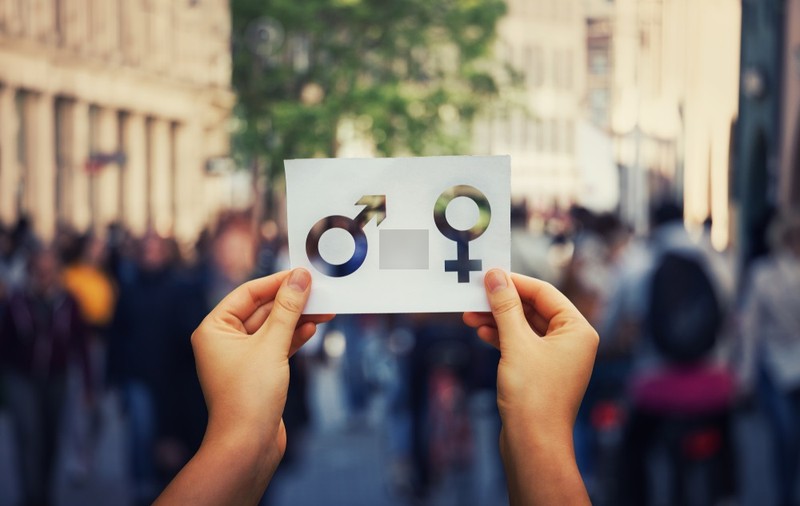 Ce e în spatele „ideologiei de gen”, argumentul folosit de parlamentarii români ca să interzică predarea distincției între sex și gen. Are efecte inclusiv asupra violenței împotriva femeilor