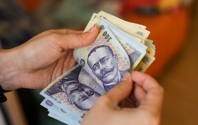 80% dintre români nu au bani în caz de urgență. Majoritatea se tem, dar rămân neasigurați în 2026 