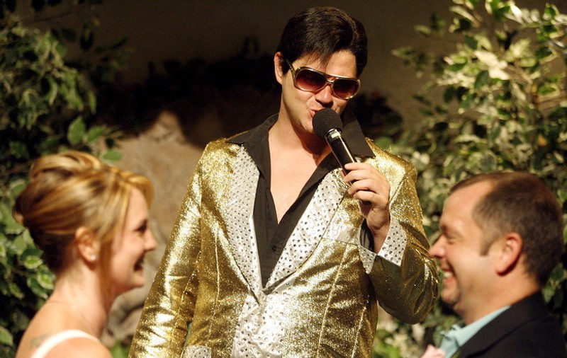 Capelele pentru nunți din Las Vegas nu mai au voie să folosească imaginea lui Elvis Presley pentru ceremonii tematice