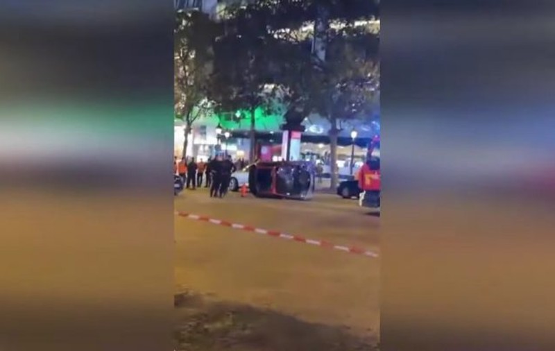 Patru oameni, în stare gravă, după ce o șoferiță a trecut pe roșu și i-a lovit în plin pe bulevardul Champs-Elysees din Paris