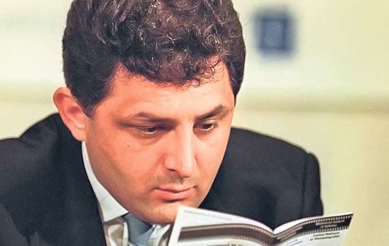 EXCLUSIV | Povestea NECOAFATĂ a vieţii lui Vanghelie. Cum a ajuns băieţaş de Bucureşti să facă şpăgi de milioane de euro