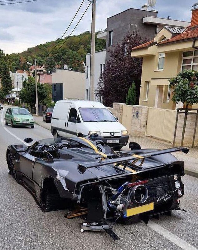 Bolid de 15 milioane de euro, implicat într-un accident la Zagreb. Au fost construite doar trei exemplare - VIDEO