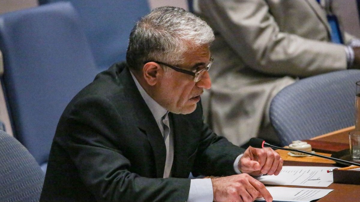 Reprezentantul permanent al Republicii Iran la ONU, AMIR SAEED IRAVANI, vorbește în timpul unei reuniuni a Consiliului de Securitate, 17 decembrie 2024