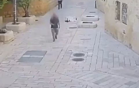 Momentul în care o călugăriță este agresată de un bărbat, în Ierusalim. Atacurile asupra creștinilor, tot mai frecvente | VIDEO