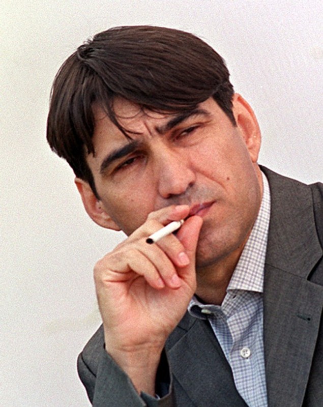 Repercusiunile legii anti-fumat în sport! Cum s-a schimbat viața fumătorilor în decurs de două decenii. Jurnalistul Ovidiu Ioanițoaia ”suda” tutun în direct, iar Marius Lăcătuș pufăia în avion! / GALERIE FOTO & VIDEO