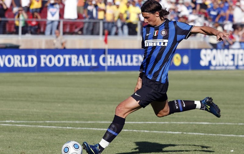 Presa italiană anunţă că Ibrahimovic a semnat cu AC Milan