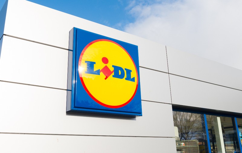 Un român care nu a găsit de lucru în țară a plecat în Olanda, a luat un pistol cu electroșocuri și a jefuit un Lidl: „Îmi era foame”