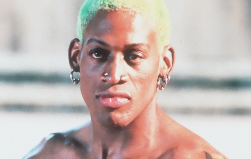 Dennis Rodman s-a rostogolit de trei ori cu maşina, dar a scăpat cu viaţă 