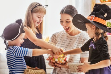 Sărbătoarea de Halloween - ne dați sau nu ne dați - TRICK OR TREAT