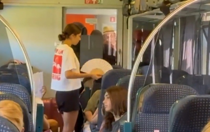 Cum arată o călătorie de coșmar spre Constanța, pe caniculă, într-un tren fără aer condiționat