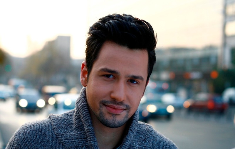 Alex Constantin, ştiristul monden de la Prima TV: „Mama mea a avut accident într-o zi de marţi, 13”