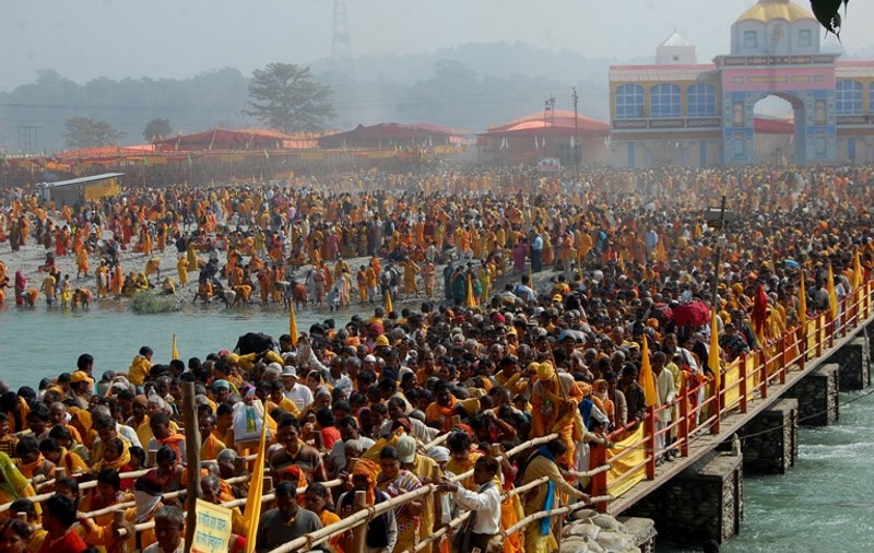 16 morţi şi zeci de răniţi, în timpul unei procesiuni în India