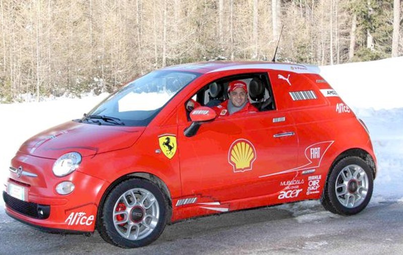 Nu ai să crezi! Vezi ce maşini conduc în viaţa de zi piloţii din Formula 1!