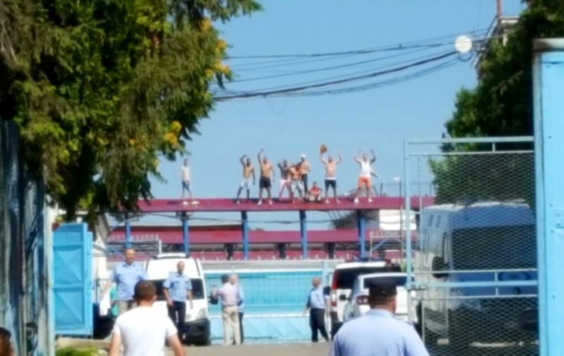 Protest al deținuților la penitenciarul din Iași! Au dat foc la celulă UPDATE | FOTO&VIDEO