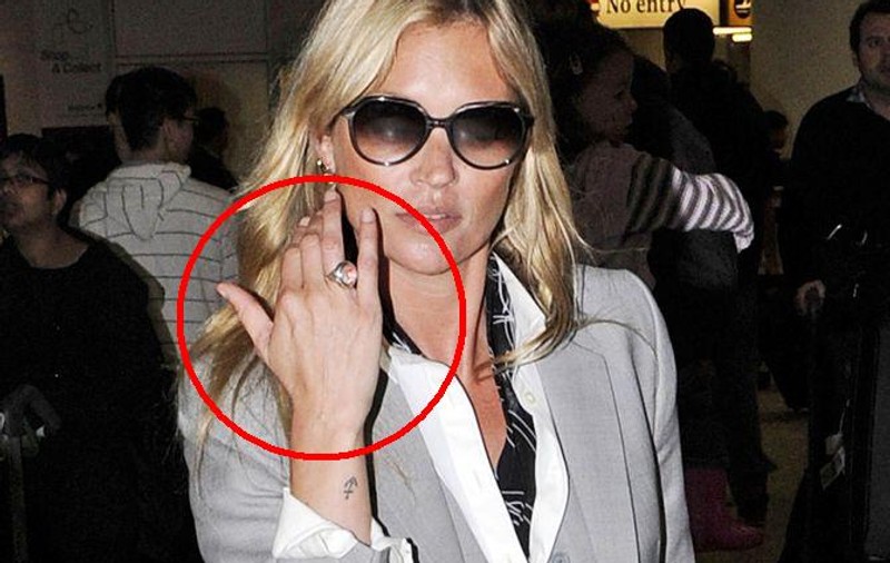 Kate Moss s-a logodit cu iubitul ei, muzicianul Jamie Hince