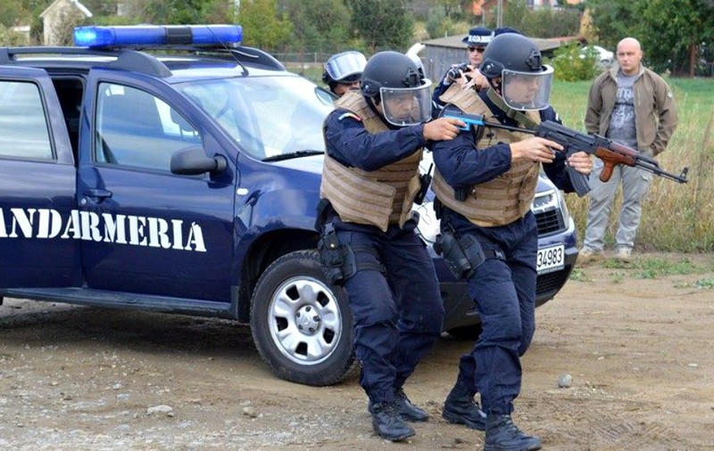 Jandarmeria Română cumpără armament. Cartuşele, grenadele şi petardele vor fi folosite în misiuni internaţionale