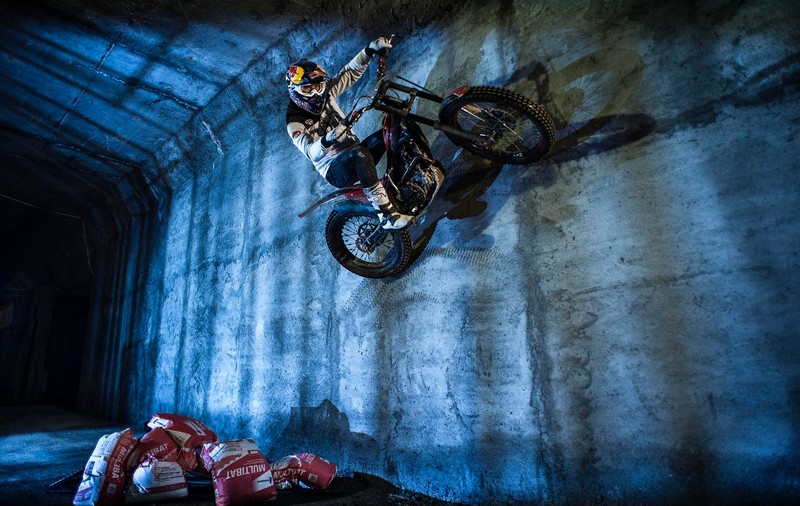Un francez s-a dat cu motocicleta la metrou, pe Magistrala 4, aflată în construcție