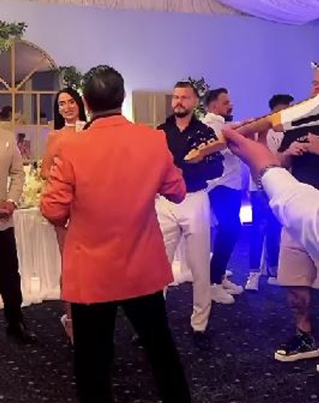 Daniela Crudu și-a botezat fetița: „Am avut emoții când a băgat-o în apă”. Primele imagini de la eveniment