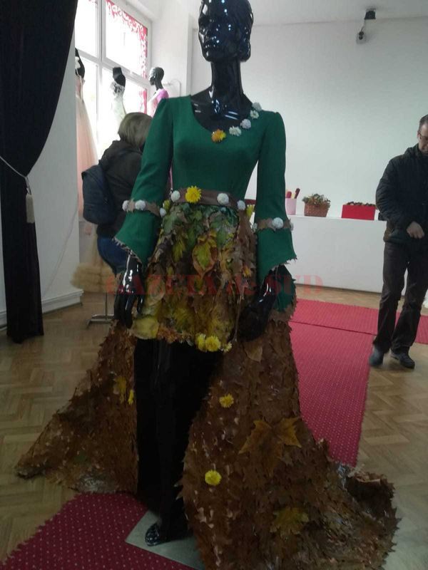 O româncă a muncit 24 de ore și cere 5.000 de euro. Produsul ei nu rezistă mai mult de șase luni, dar femeia e mândră tare: "A fost foarte multă migală"