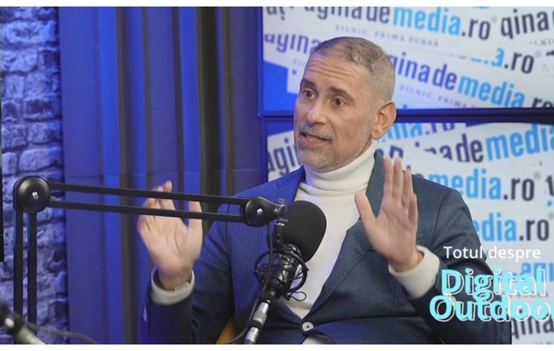 PREMIERĂ. Clienţii îşi pot face reclamă în acelaşi timp pe site-uri şi pe ecranele video stradale din România. Cum s-a legat Phoenix direct la un server digital (Totul despre Digital Outdoor)